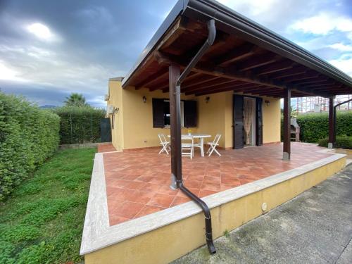 Villa indipendente le coccinelle beach mare piscina a 250 mt dal mare con servizio di piscina a 400 mt 12 k da Cefalu — 4-Star Luxury Hotel in Campofelice Di Roccella, Italy