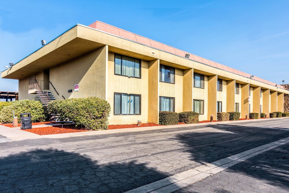Rodeway Inn & Suites Fresno - photo 40