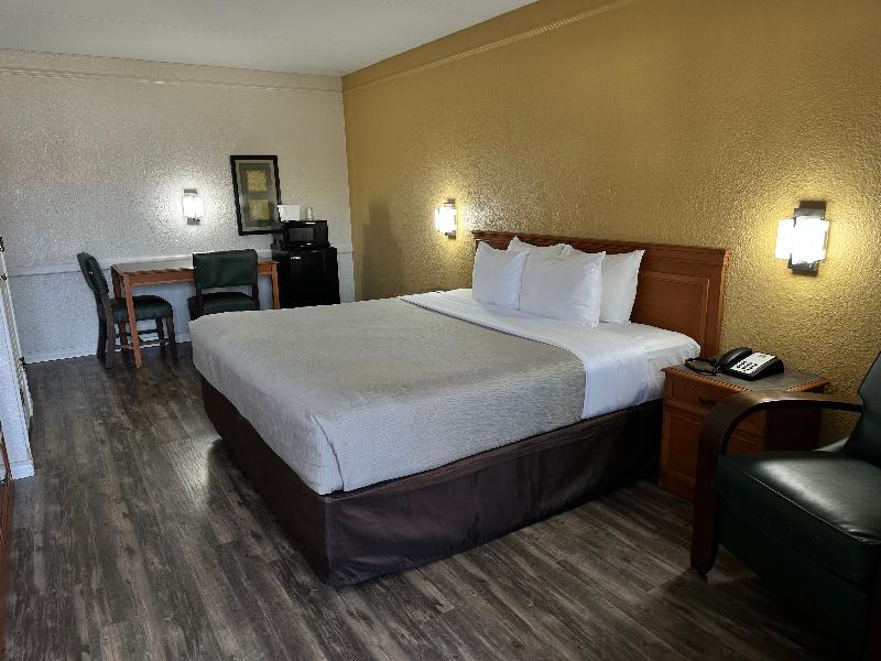 Baymont by Wyndham Nacogdoches Near University - photo 14