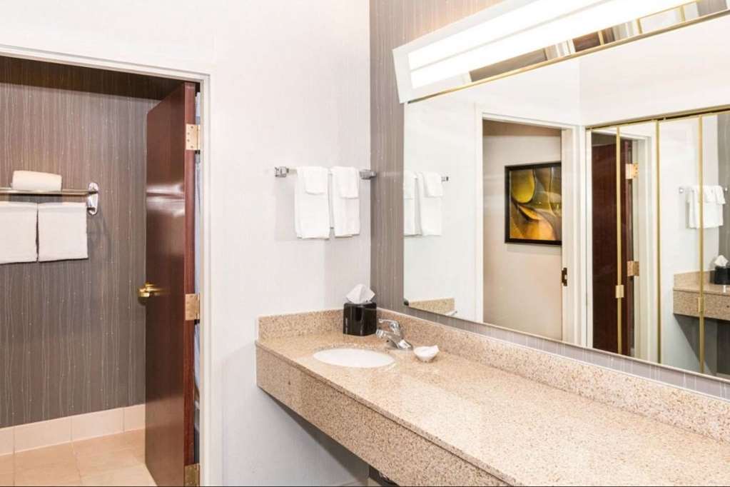 Country Inn & Suites by Radisson Columbus Edinburgh - photo 22