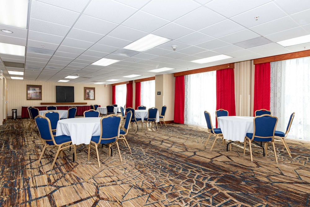 Hampton Inn & Suites Pittsburg CA - photo 99