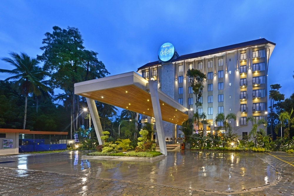 FamVida Hotel Lubuklinggau Powered by Archipelago — hotel in Lubuklinggau