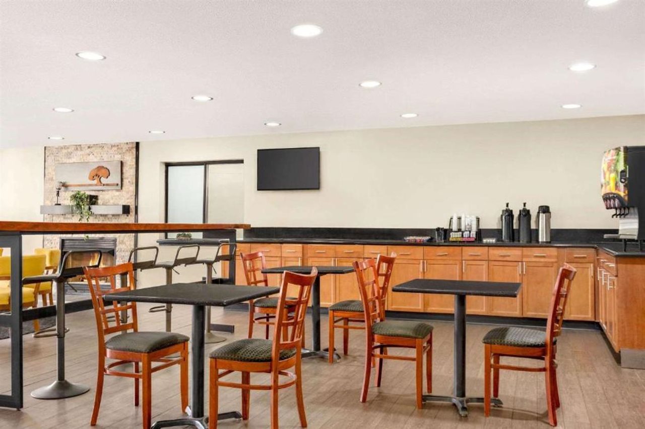 Super 8 by Wyndham Nashville Airport North - photo 16