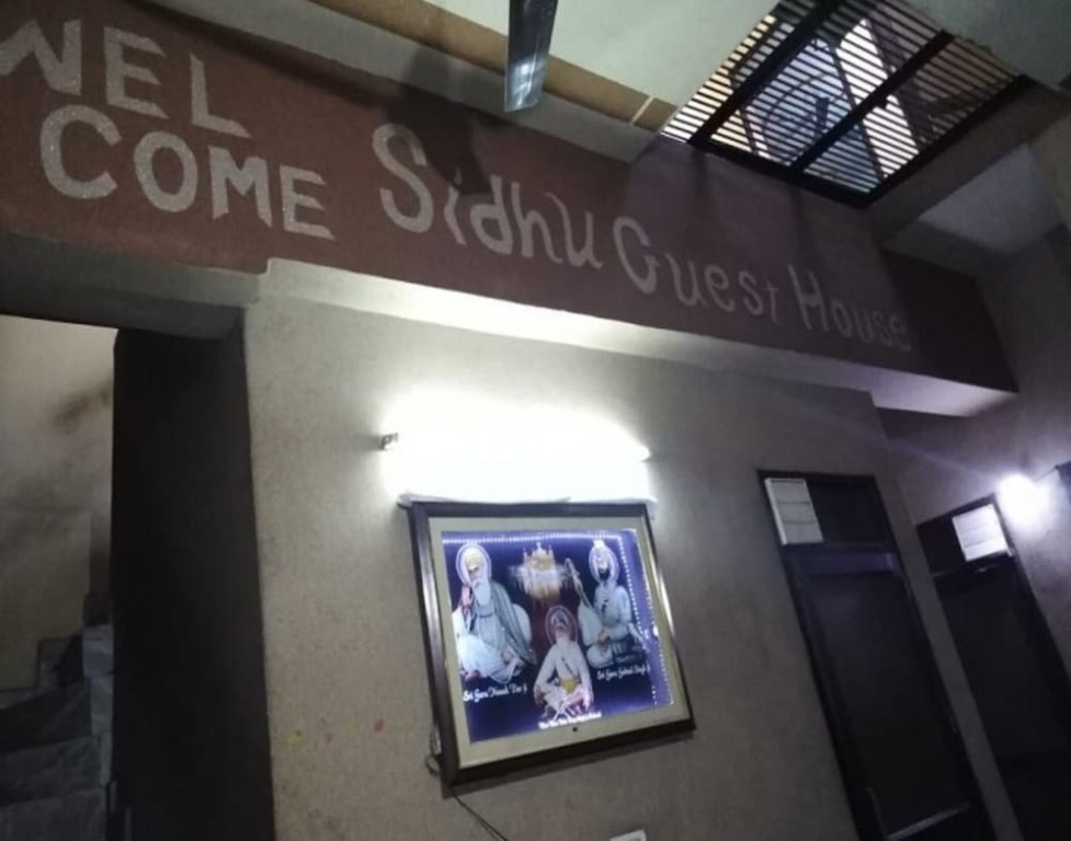 SIDHU GUEST HOUES 5 minute walking distance golden Temple