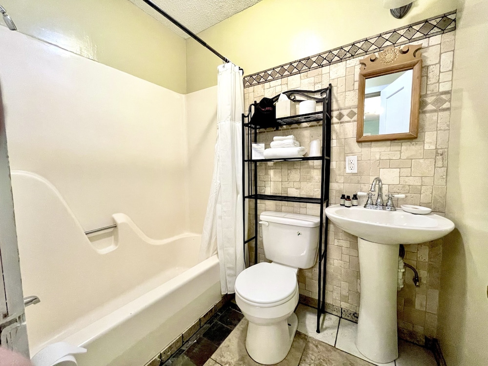 Skyline Village Inn - photo 10