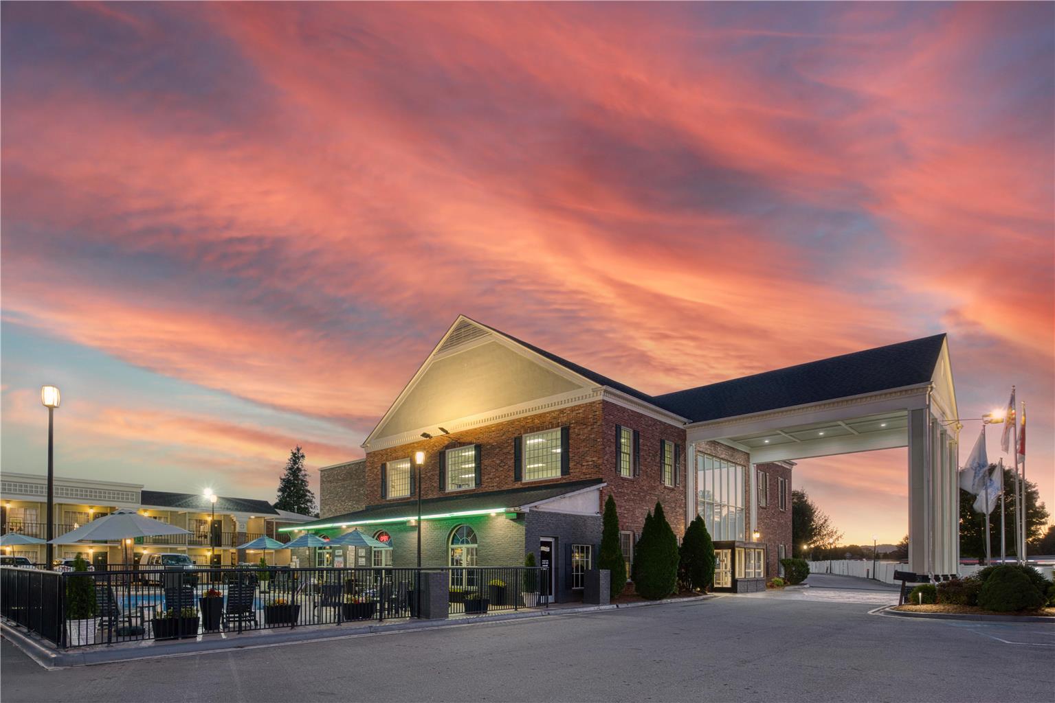 Best Western Hendersonville Inn - carbon neutral hotel in Hendersonville