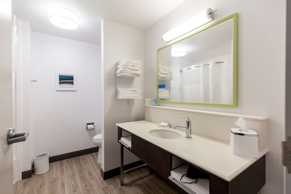 Hampton Inn Bismarck - photo 18