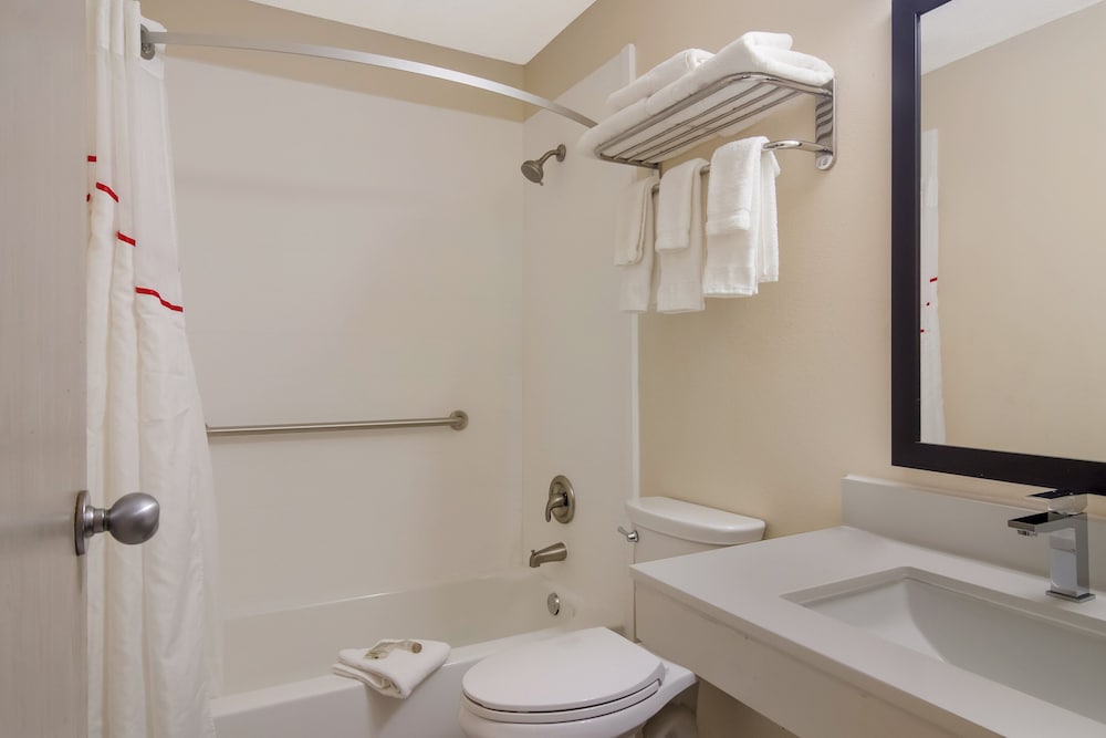 Red Roof Inn Greensburg - photo 17