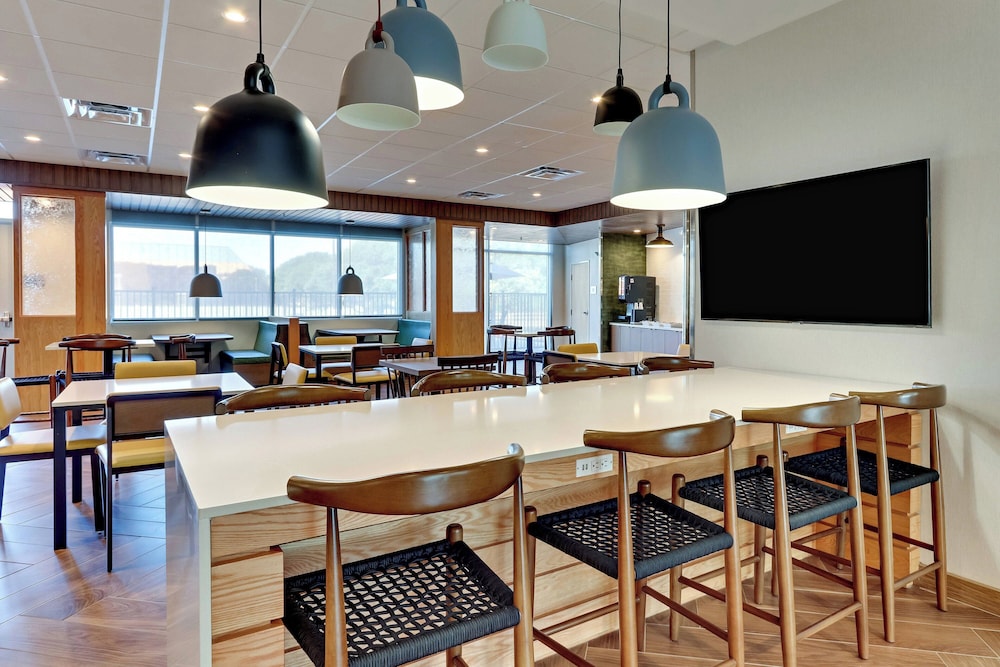 Fairfield Inn & Suites by Marriott Dallas Love Field - photo 22