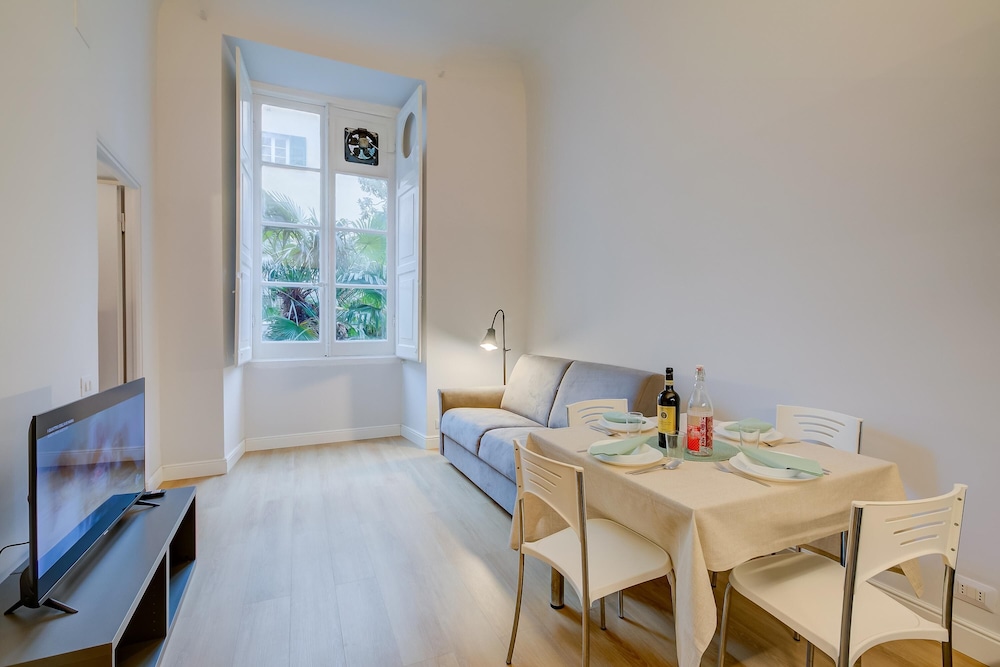 Royal Historic Center - last minute hotel in Genoa