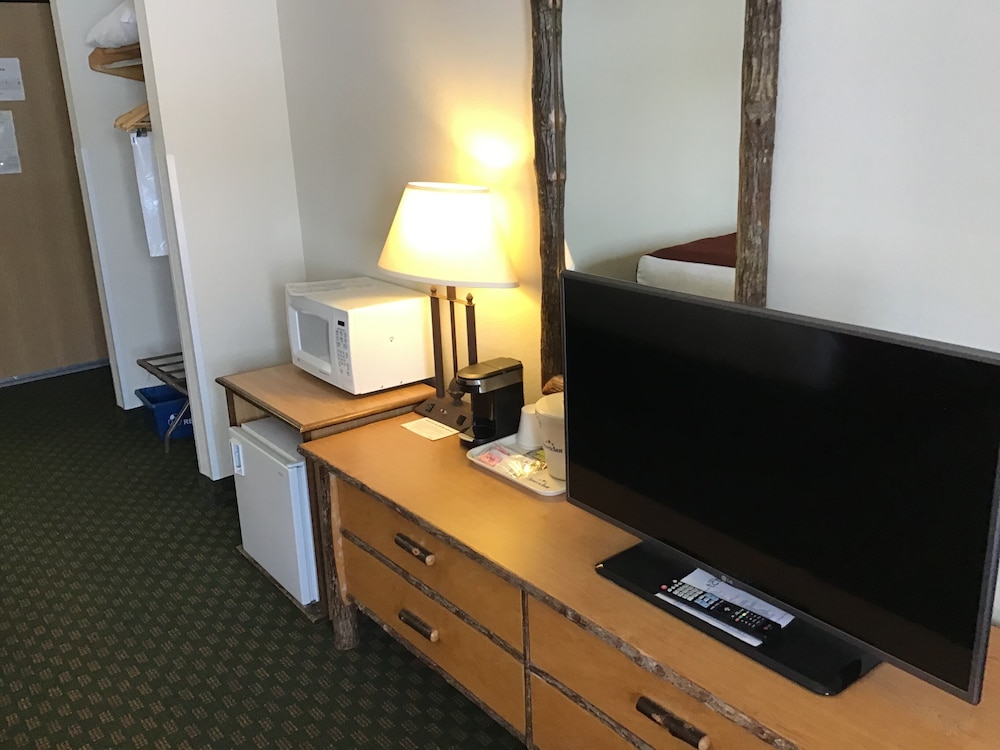 AmericInn by Wyndham Cody - photo 11
