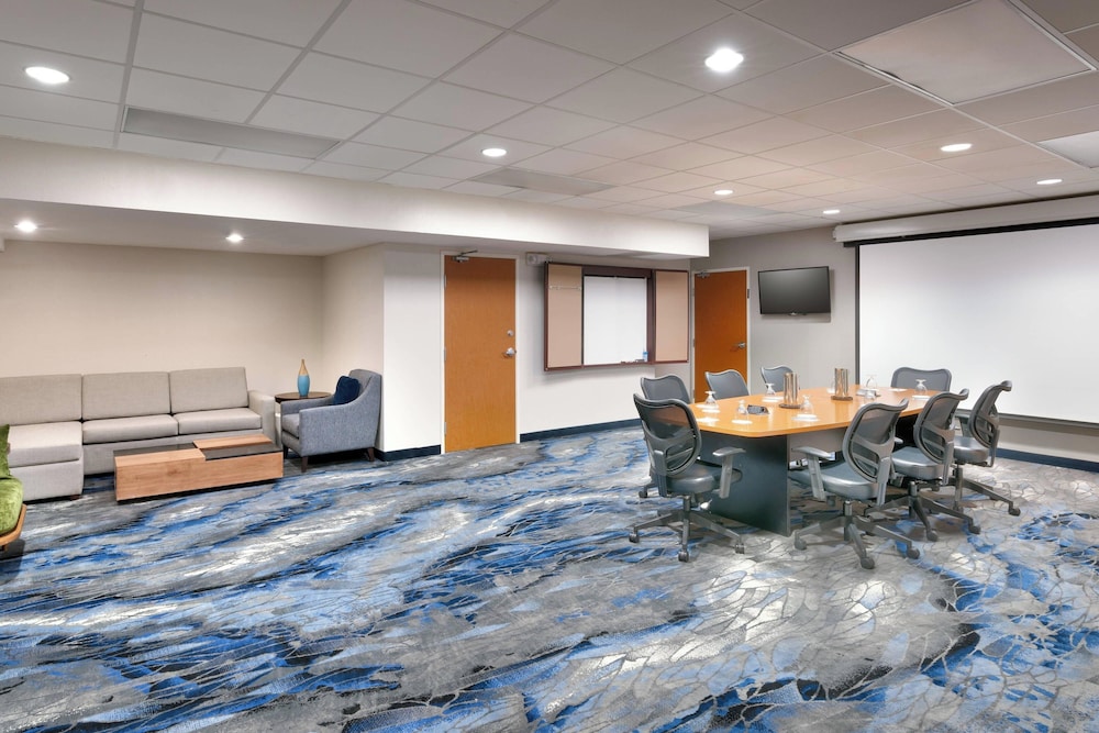 Fairfield Inn & Suites by Marriott Seattle Bellevue Redmond - photo 25