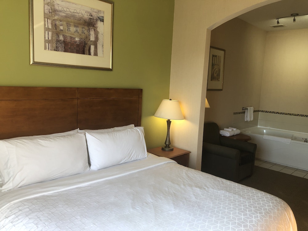 Holiday Inn Express & Suites Howell by IHG - photo 17