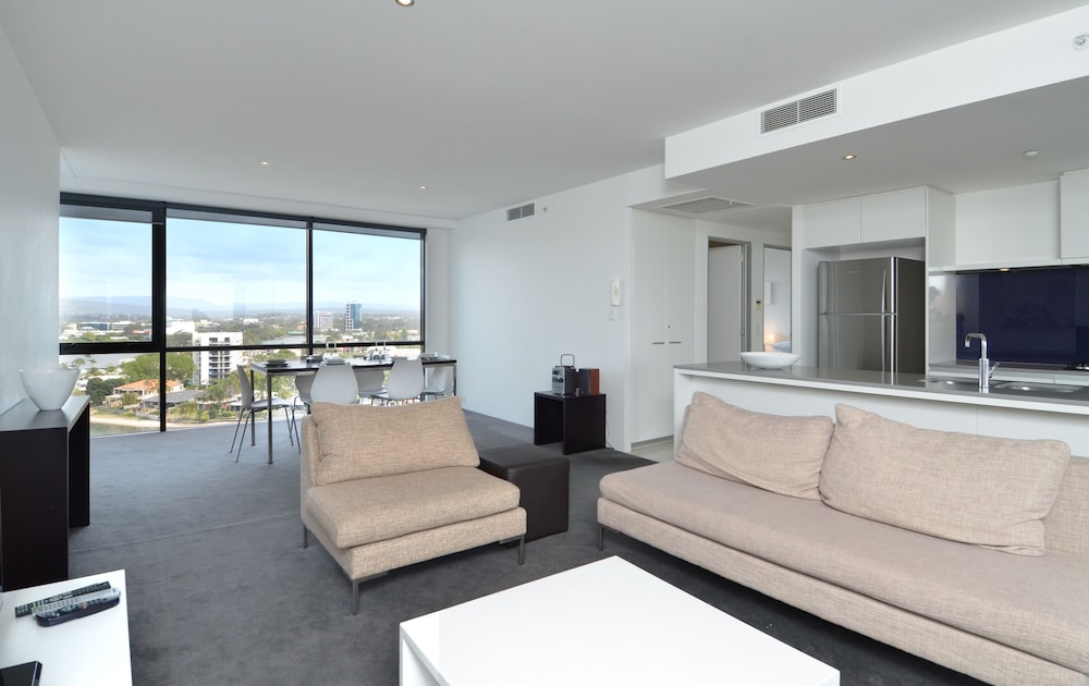 Circle on Cavill HR Surfers Paradise — 4-Star Luxury Hotel in Gold Coast, Australia