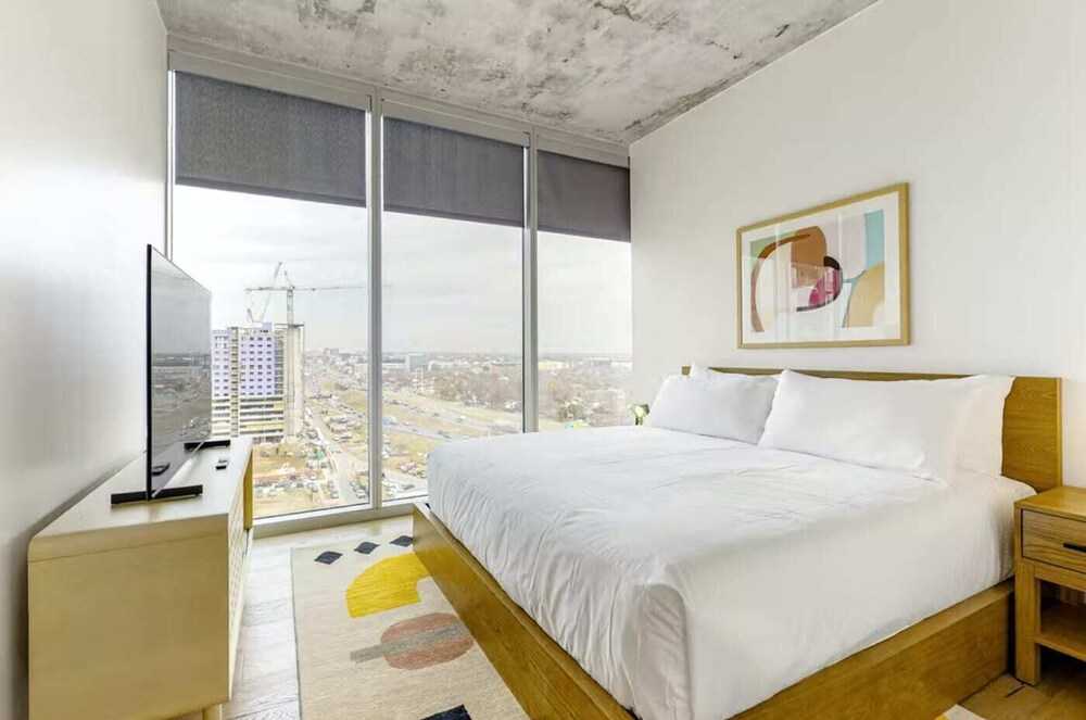 Luxe High Rise off of Rainey St — Austin — photo 5