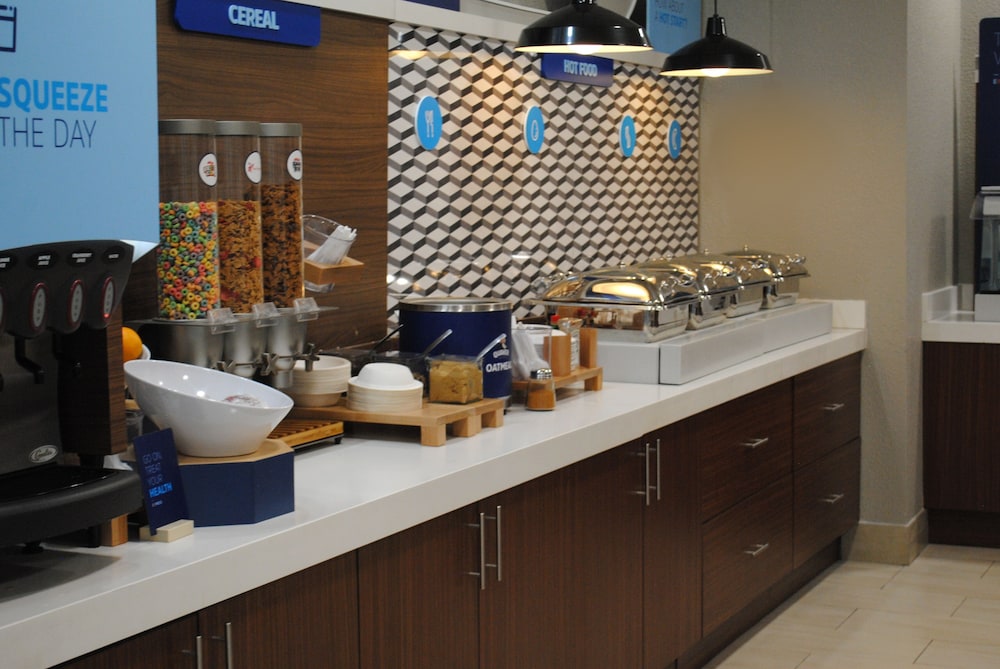 Holiday Inn Express & Suites Columbia City by IHG - photo 10