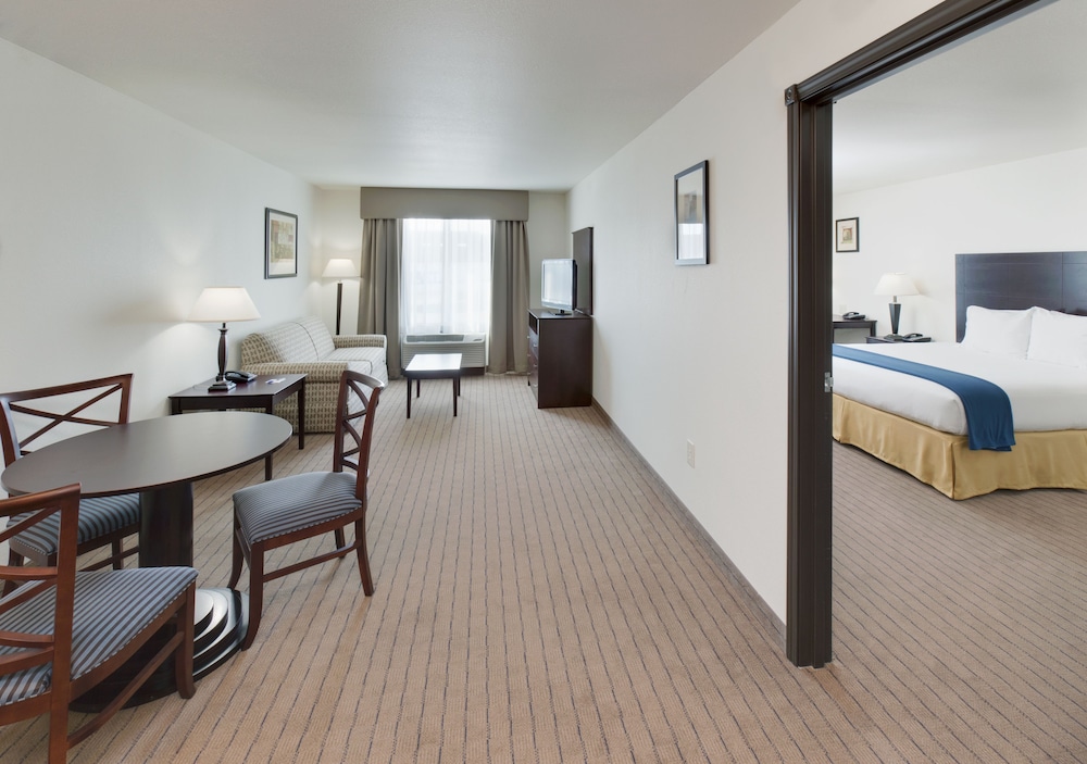 Holiday Inn Express & Suites Omaha I 80 by IHG - photo 4