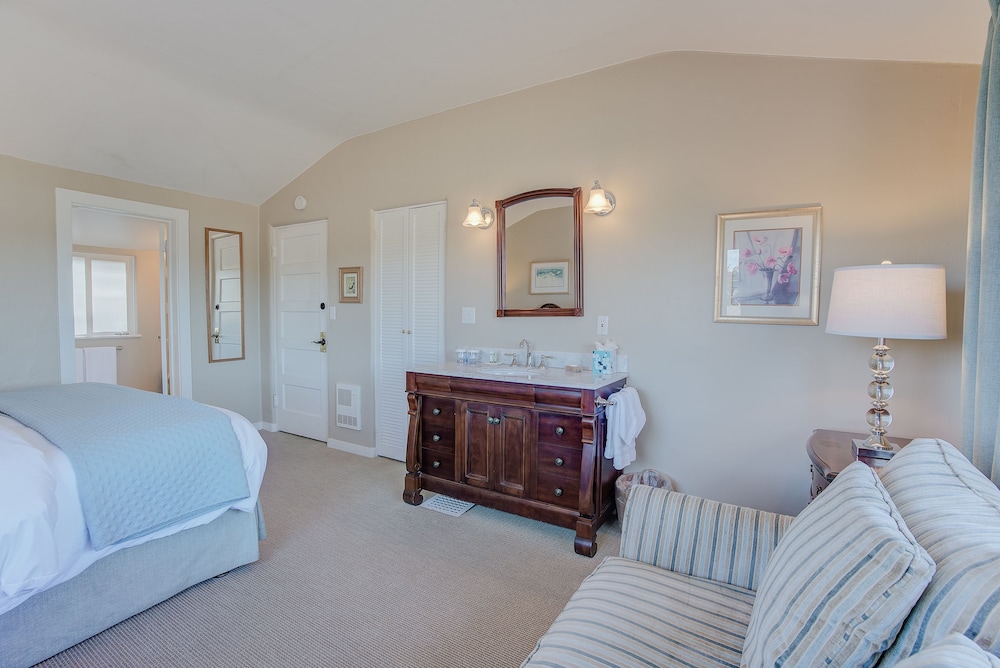 Sandpiper Inn - photo 4