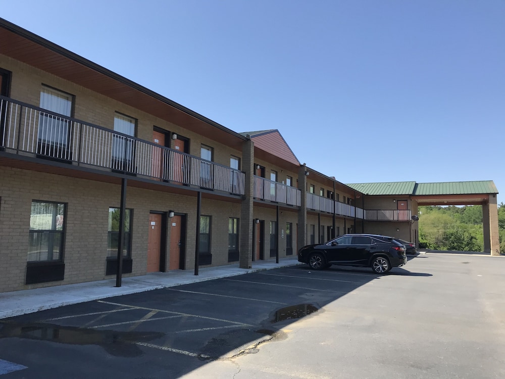Clairmont Inn & Suites Warren - photo 42