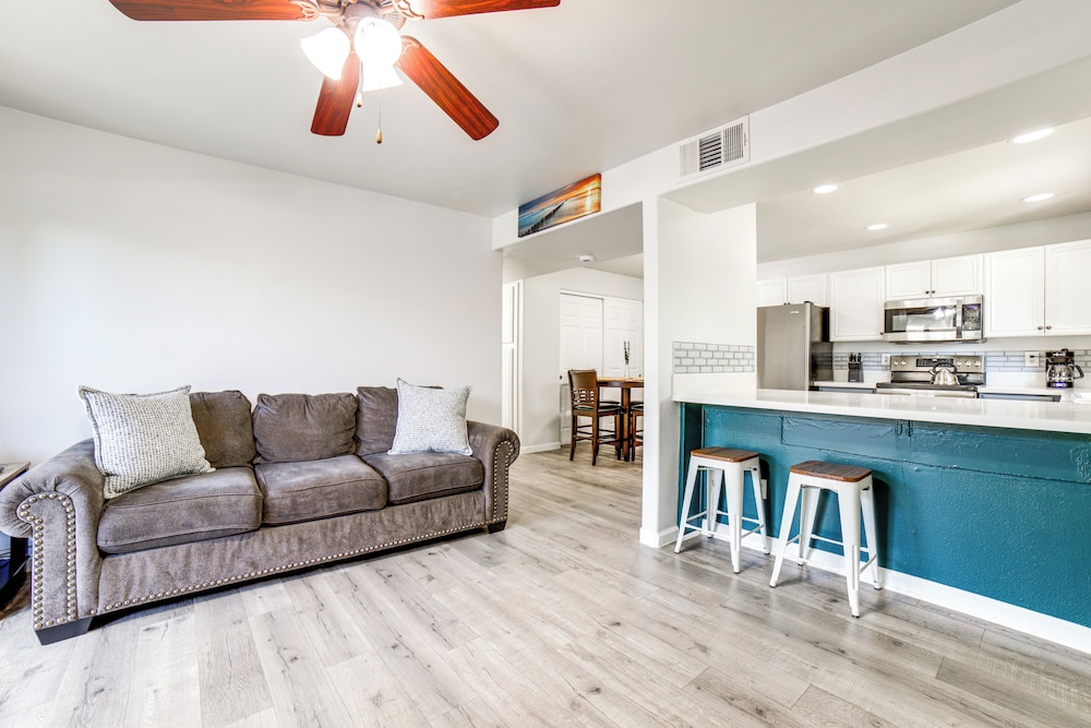 3 Mi to Dtwn: Gated Condo w Patio in Reno