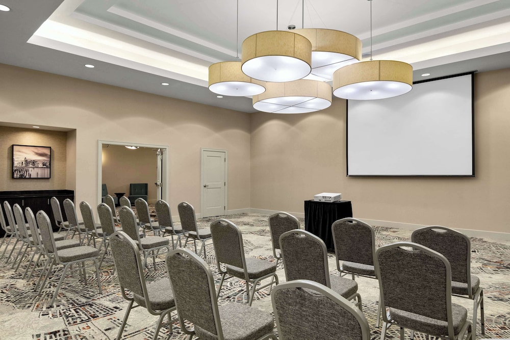 Embassy Suites Newark Airport - photo 48