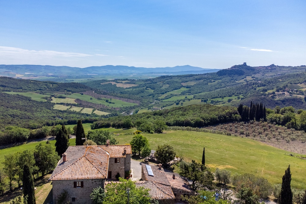 Agriturismo Il Poderuccio — 4-Star Luxury Hotel in Castiglione D'orcia, Italy