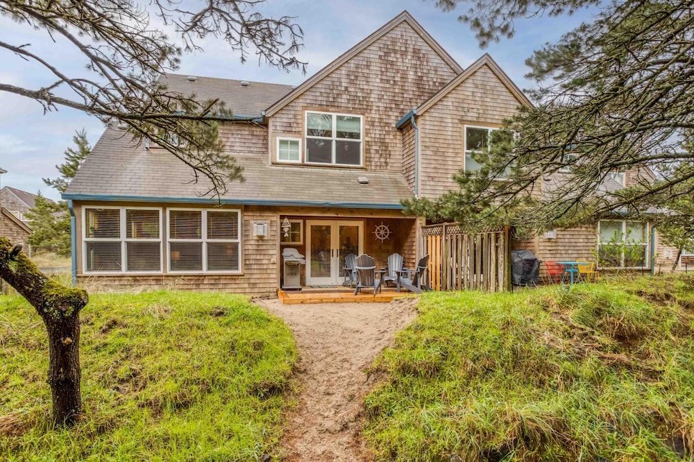 Pelicans Nest Meredith Lodging in Pacific, United States