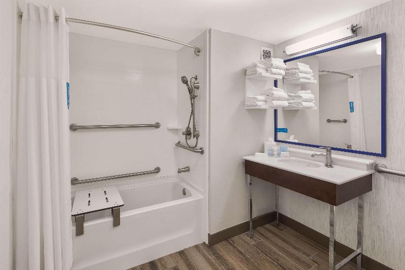 Hampton Inn Lagrange near Callaway Gardens - photo 90