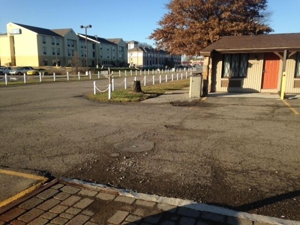 Deer Creek Motel - photo 17
