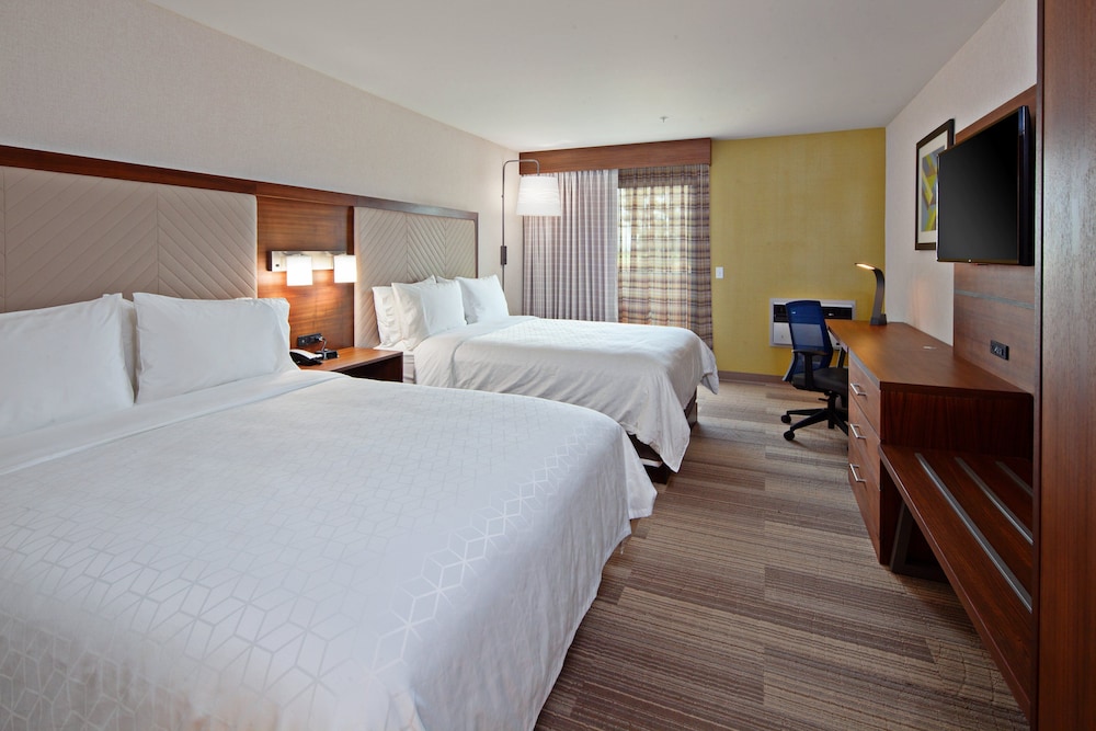 Holiday Inn Express Hotel & Suites Ventura by IHG - photo 9