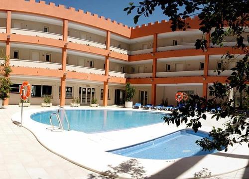 Apartamentos Turísticos Gran Sol — 4-Star Luxury Hotel in Zahara De Los Atunes, Spain
