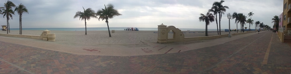 Hollywood Beach Resort renovated Studio Nice Views - photo 13