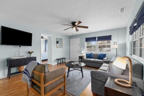 Comfy N. Myrtle House 3 New Queens Steps To The Beach V384 — 4-Star Luxury Hotel in Myrtle Beach, United States