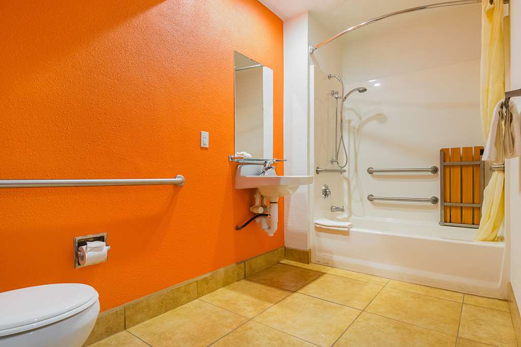Motel 6 Lost Hills CA - photo 22