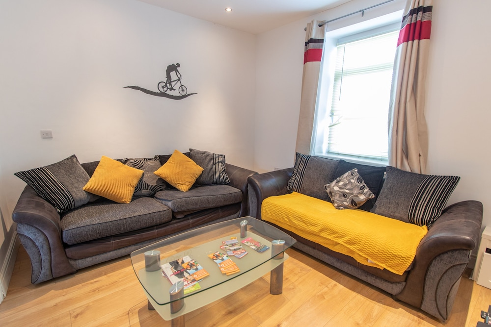 Scenic Roots in Newport, United Kingdom