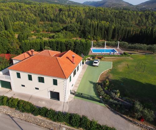 Luxury villa with a swimming pool Zastolje Dubrovnik 14922 — 4-Star Luxury Hotel in Cavtat, Croatia