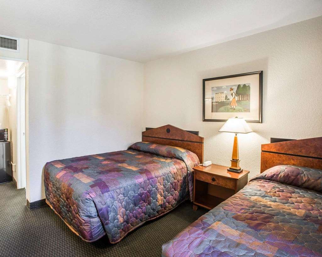 Rodeway Inn Greeley - photo 12