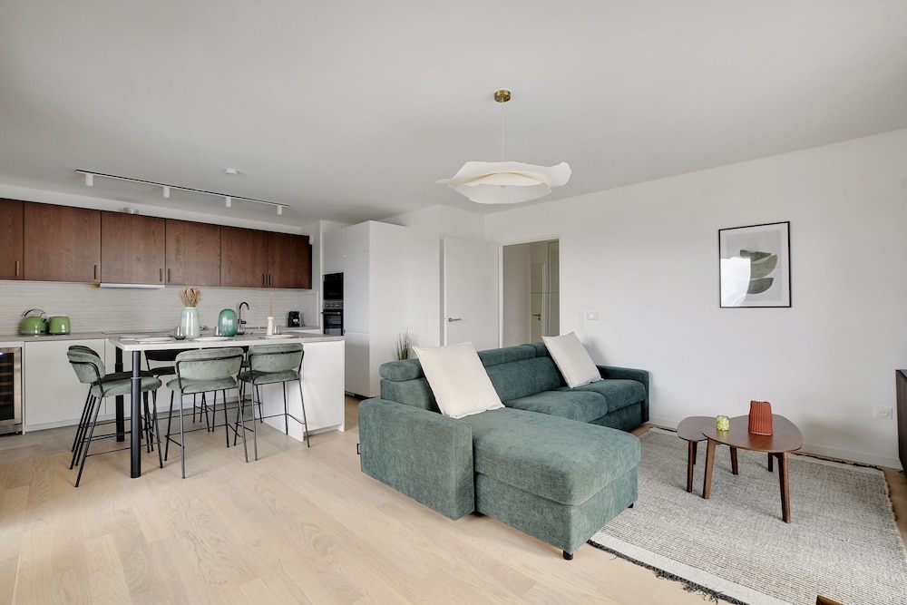 Magnificent Apartment 3br 8p proche de la Seine — 4-Star Luxury Hotel in Clichy, France