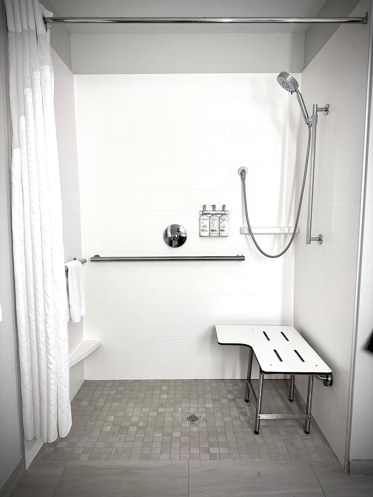 Holiday Inn Express Hotel & Suites Hinesville East Fort Stewart - photo 89