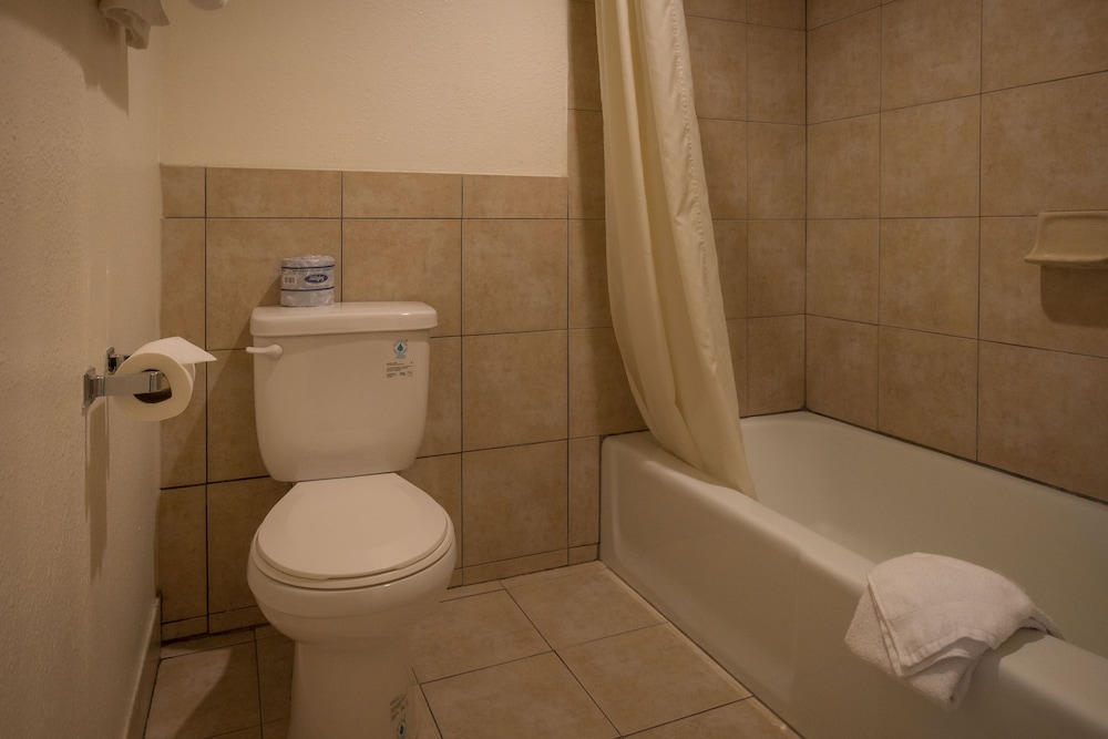 The Junction Hotel and Hostel - photo 28