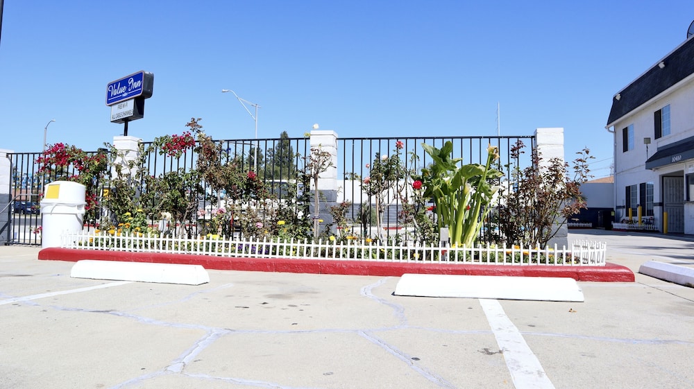 Value Inn Bellflower - photo 21