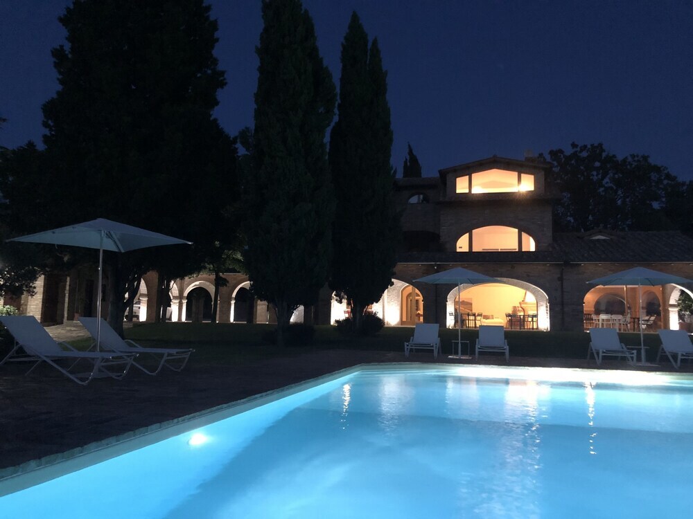 Miataland — 4-Star Luxury Hotel in Collazzone, Italy