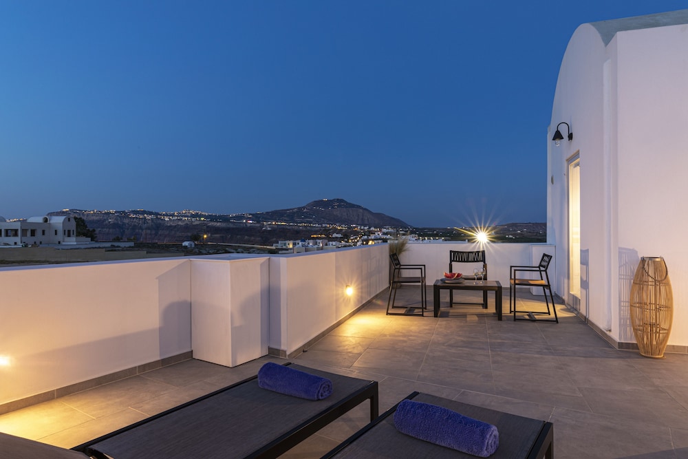 Alafropetra Luxury Suites — 4-Star Luxury Hotel in Emporeio, Greece