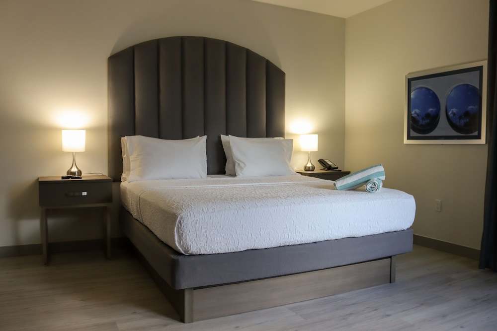 Prime Hotel Claremont - photo 6