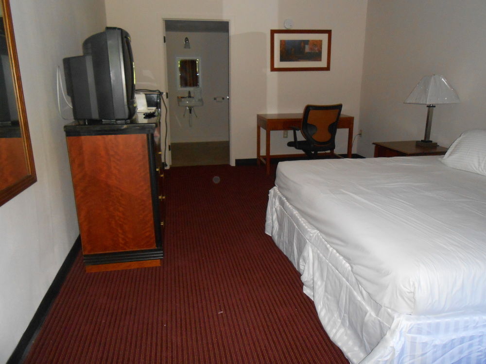 Americas Best Value Inn Williamsburg Lightfoot Area - photo 5
