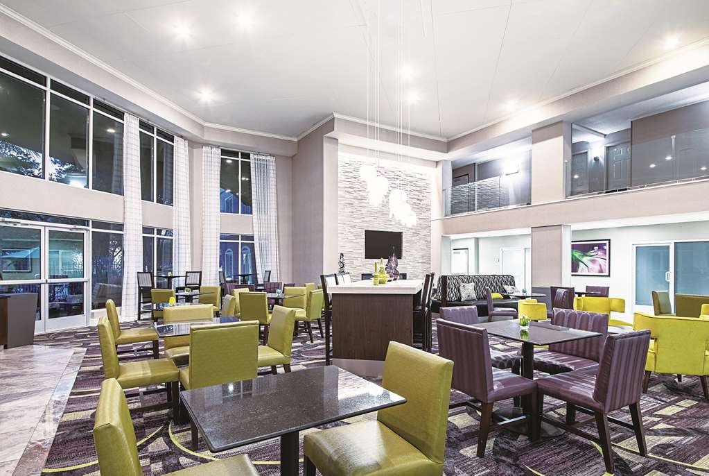 La Quinta Inn & Suites by Wyndham Austin Airport - photo 5
