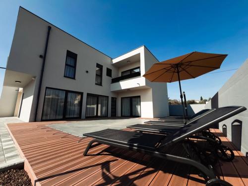 Vila Luna s privatnim bazenom — 4-Star Luxury Hotel in Medulin, Croatia