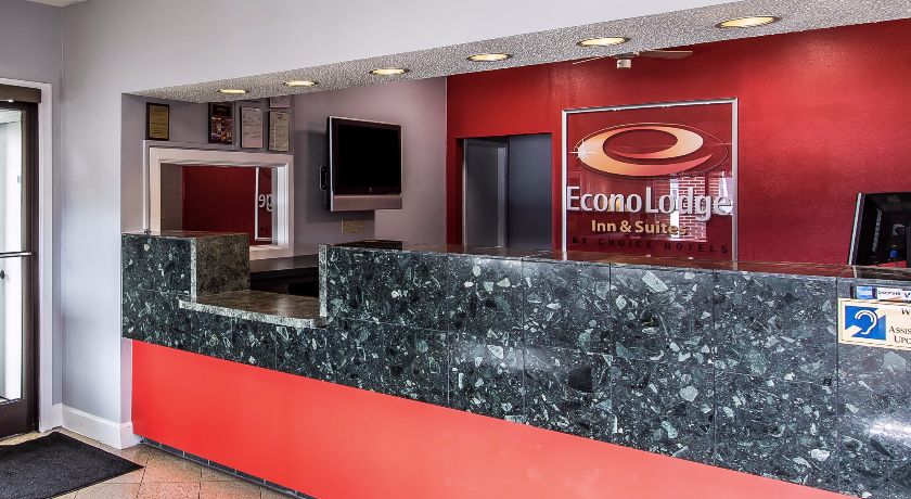 Econo Lodge Madison Airport - photo 36
