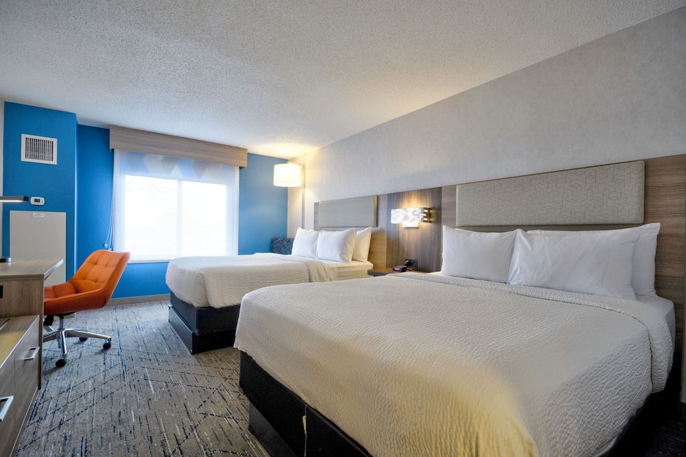 Holiday Inn Express Hotel & Suites Buffalo Airport by IHG - photo 2