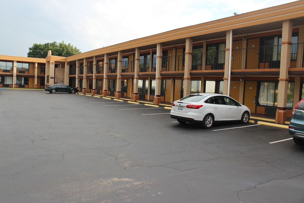 Tampa Inn Near Busch Gardens - photo 33